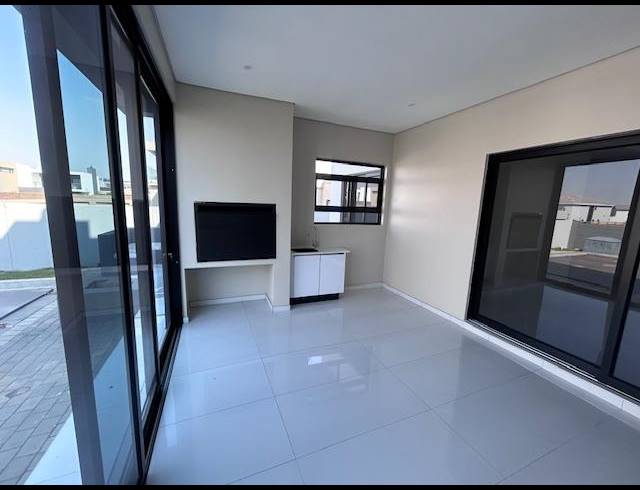 5 BEDROOM HOUSE FOR SALE IN SIX FOUNTAINS RESIDENTIAL ESTATE